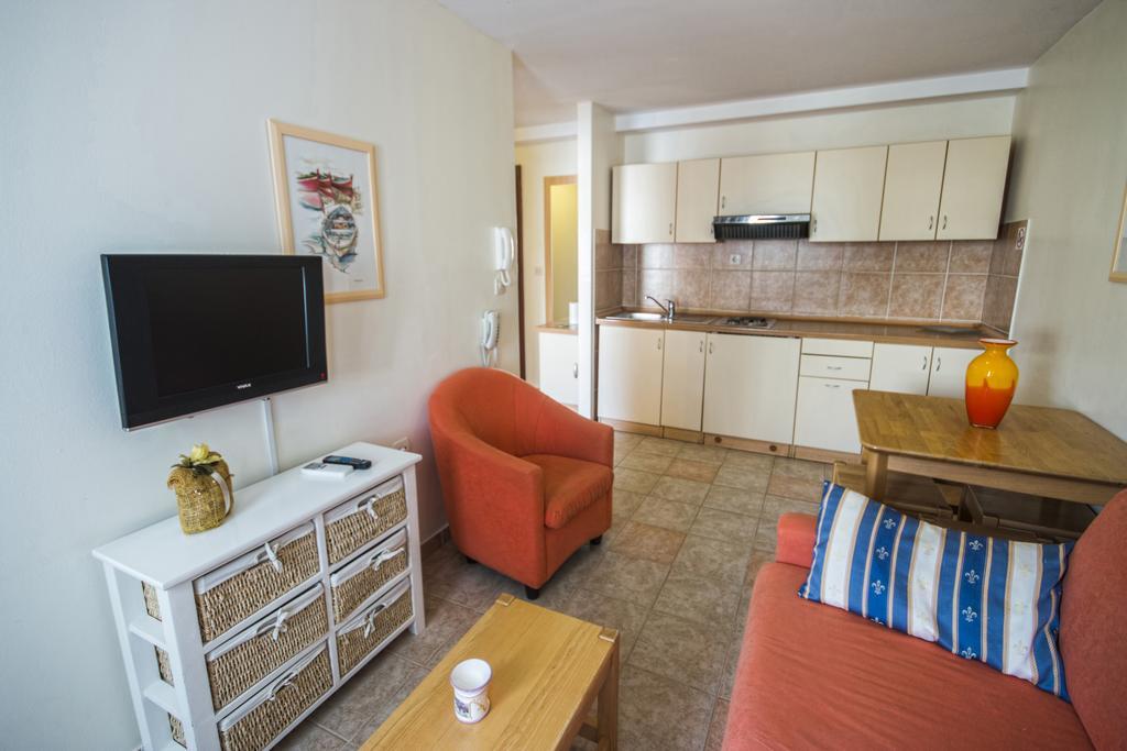Aparthotel Castrum Novum Novigrad Istria Zimmer foto