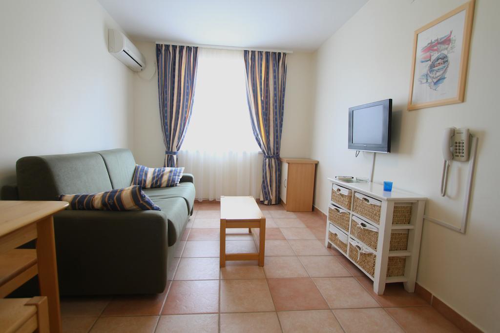 Aparthotel Castrum Novum Novigrad Istria Zimmer foto